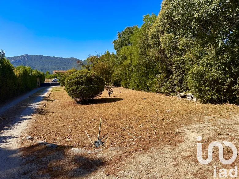 Terrain à bâtir à Gémenos (13420) · 330 000 €