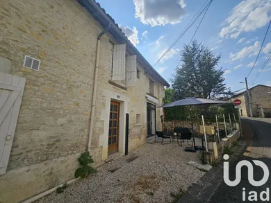 Maison de village à Saint-Amant-de-Boixe (16330)