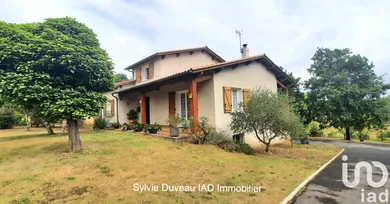 Traditional house at Labastide-Saint-Pierre (82370)