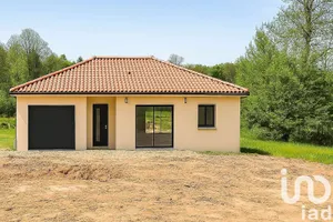 House at Nexon (87800)
