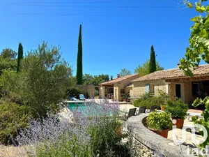 House at Lacoste (84480)
