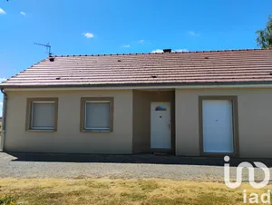 House at Courçais (03370)
