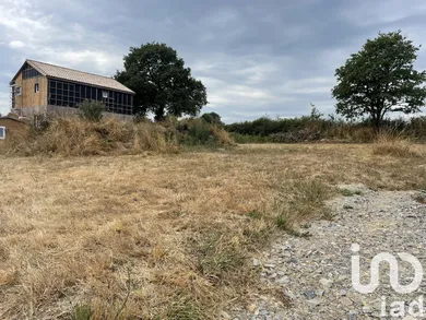 Land in Vue (44640)