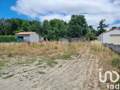 Terrain à bâtir à Le Tallud (79200)