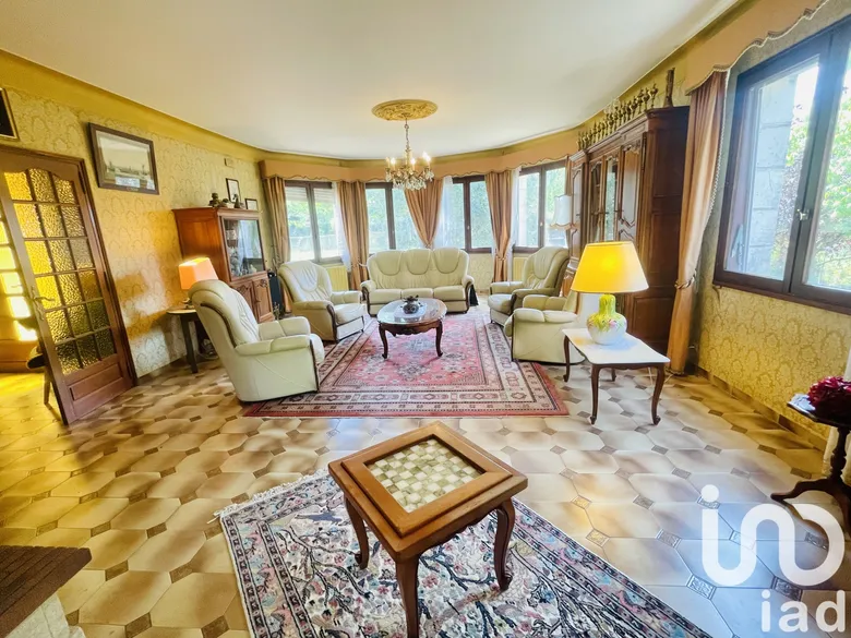 Maison 11 pièces 299 m² · à Le Blanc · 299 m² · 261 000 €
