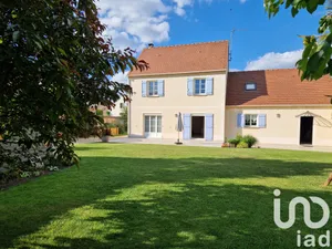 Traditional house at Le Perchay (95450)
