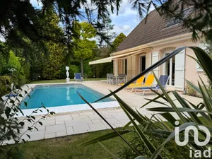 House at Noisy-le-Roi (78590)
