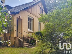 Mansion at Bourg-et-Comin (02160)