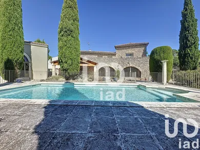 Mansion at Châteauneuf-de-Gadagne (84470)