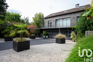 Architectural house at Rueil-Malmaison (92500)