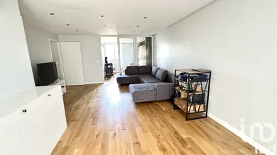 Apartment in Courbevoie (92400)