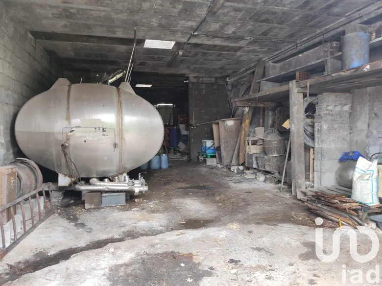 Parking 237 m² · à Orée d'Anjou · 237 m² · 66 000 €