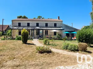 Horses property at Plassay (17250)