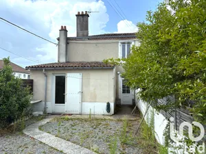 Townhouse at Parthenay (79200)