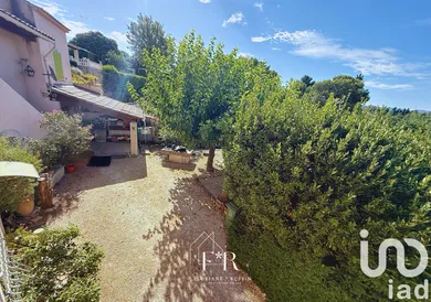 House at Eyragues (13630)