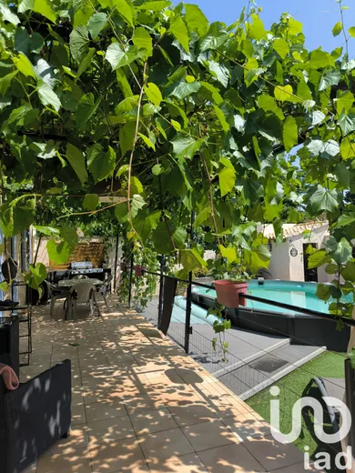 Traditional house at Orange (84100)