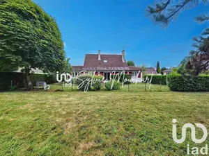 House at Le Mesnil-Saint-Denis (78320)