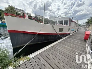 Barge at Paris (75004)