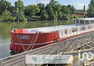 Barge at Asnières-sur-Seine (92600)