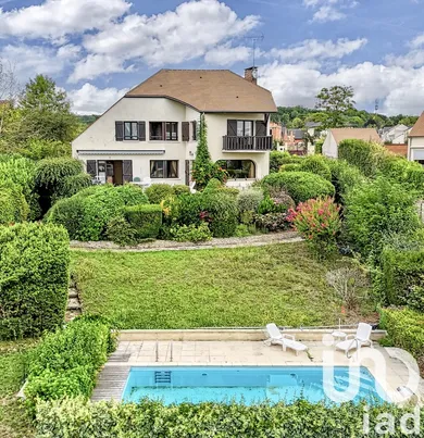 House in Vaux-sur-Seine (78740)