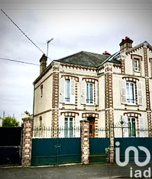 House at Sens (89100)