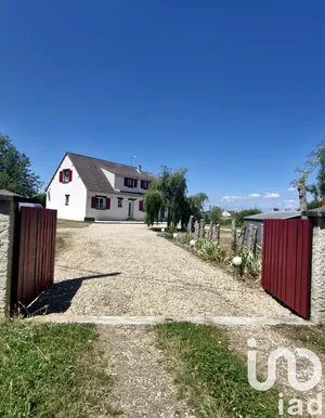 House at Bransles (77620)