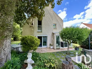 Architectural house at Jouy-le-Moutier (95280)