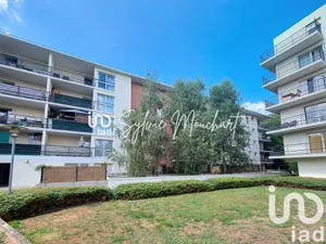 Apartment at Guyancourt (78280)