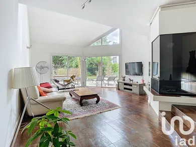 Maison traditionnelle à Le Plessis-Trévise (94420)