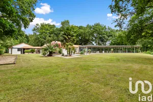 Architectural house in Saint-Aignan-Grandlieu (44860)