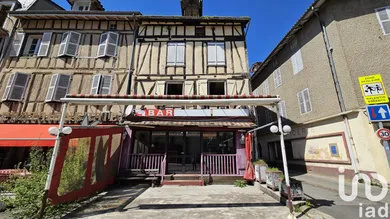 Building at Maurs (15600)