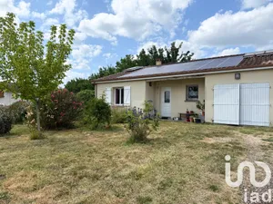Traditional house at SAINT MARTIN DE SESCAS (33490)