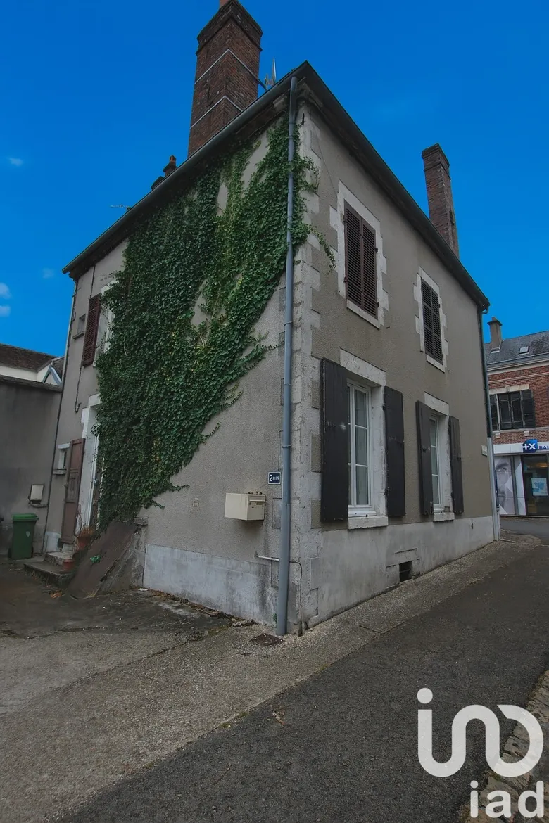 Immeuble 93 m² · à Bléneau · 93 m² · 77 000 €