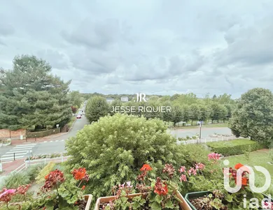 Apartment at Le Mesnil-le-Roi (78600)