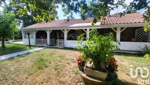 House at Salles (33770)