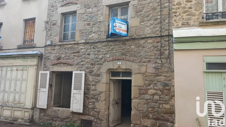 Maison 2 pièces 160 m² · à Saint-Julien-Molin-Molette · 160 m² · 65 000 €