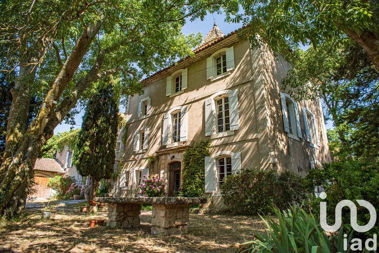 Maison 10 pièces 693 m² · à L'Isle-sur-la-Sorgue · 693 m² · 2 980 000 €