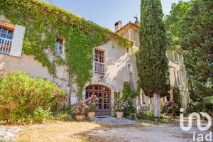 Domain in L'Isle-sur-la-Sorgue (84800)