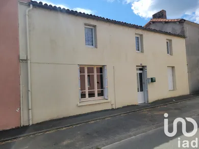 House at Saint-Mesmin (85700)