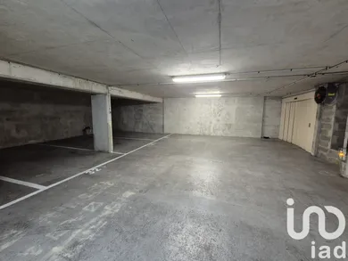Parking à Paris (75011)