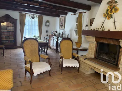 Traditional house in Saint-Didier (84210)