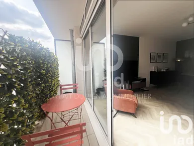 Apartment in Puteaux (92800)