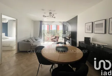 Apartment in Puteaux (92800)