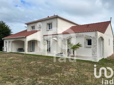 Detached house at Saint-Victor (03410)