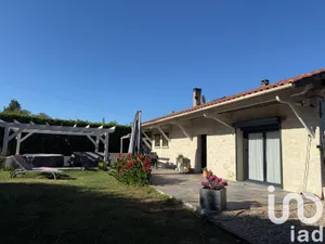 Maison de campagne à Saint-Julien-Innocence-Eulalie (24500)