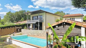 Maison d'architecte à Puy-l'Évêque (46700)