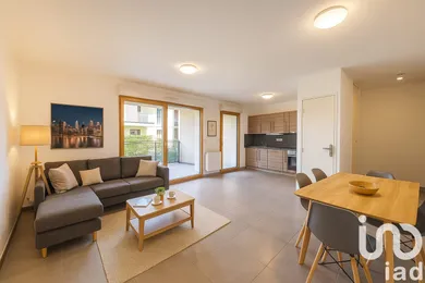 Apartment in Bron (69500)