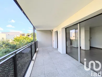 Apartment in Bron (69500)