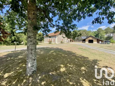 Domain in Saint-Julien-en-Born (40170)