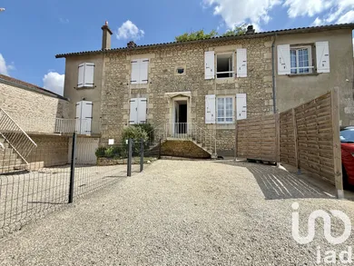 Immeuble à Vouillé (86190)